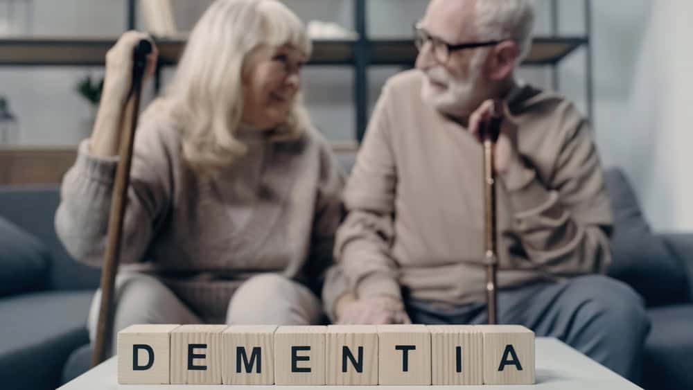 Signs of Dementia vs. Normal Aging: 7 Warning Signs